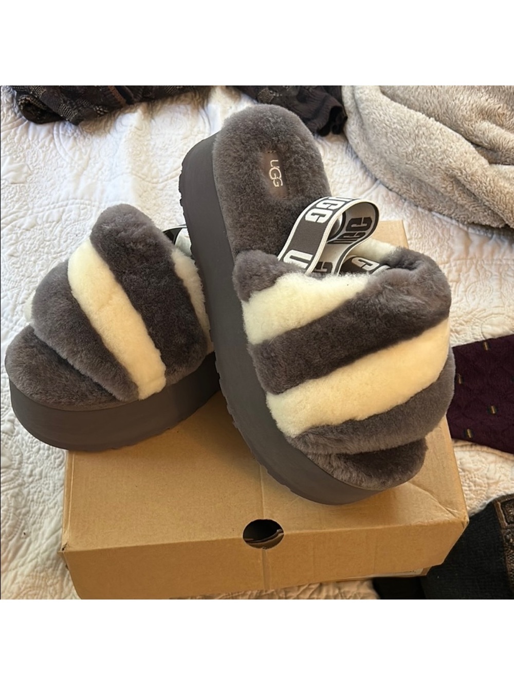 UGG Fluff Slide Platform Mules - Gray & Cream